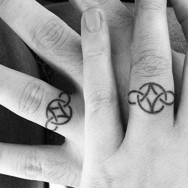 Estes casais escolheram tatuagens em vez de anéis