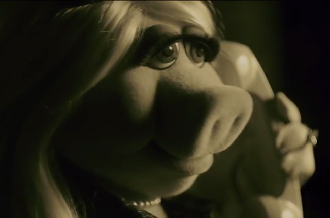 Miss Piggy faz paródia genial do video de Hello de Adele