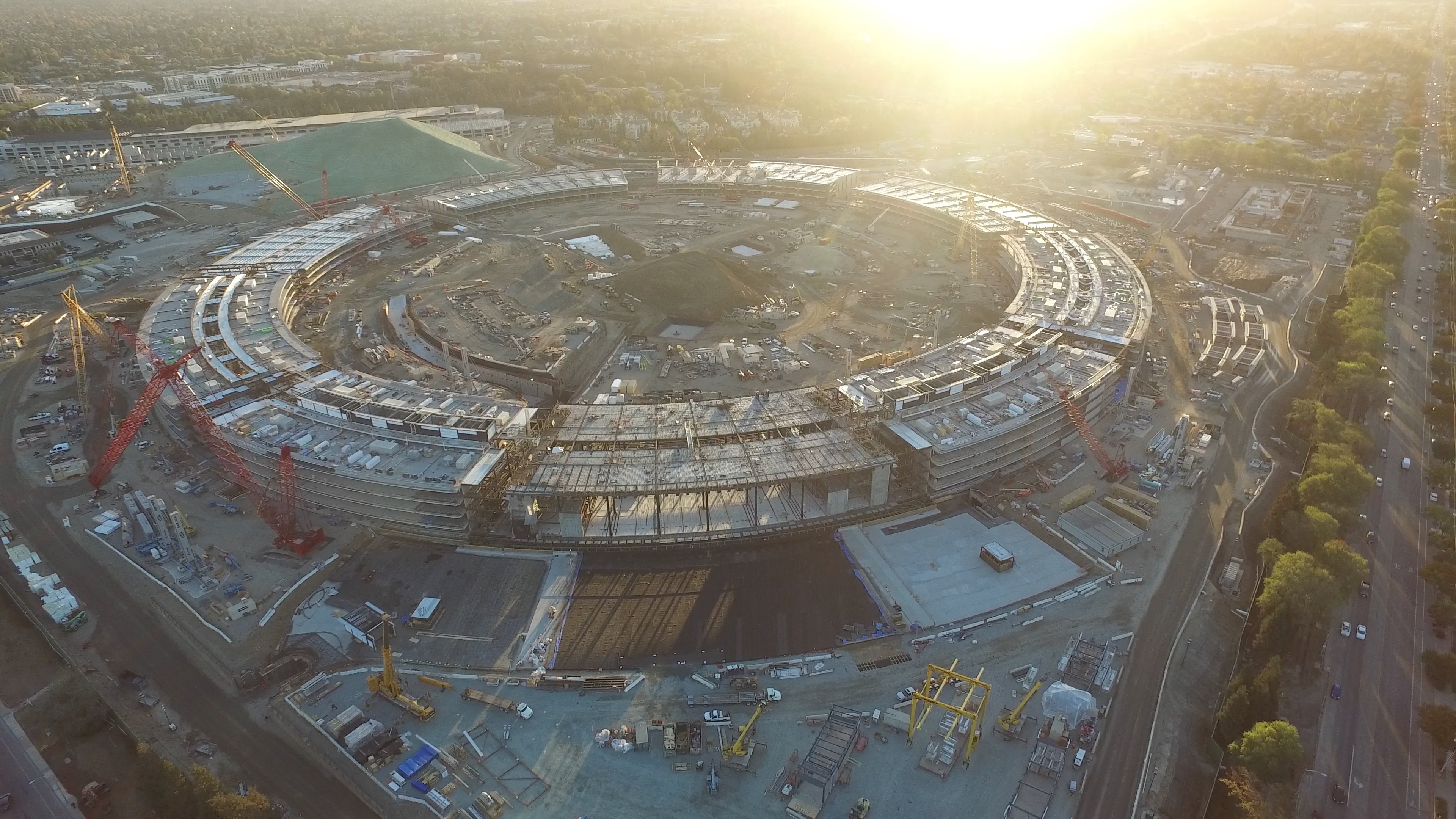 A nova sede da Apple vista do céu por um drone