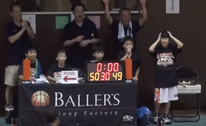 Jogo de basket infantil com reviravolta monumental nos últimos 3 segundos