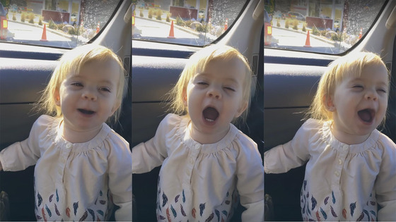 Menina de dois anos &#8220;canta&#8221; o tema Hello de Adele, de forma super-fofa
