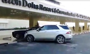 Condutor maluco bate de propósito num Rolls Royce