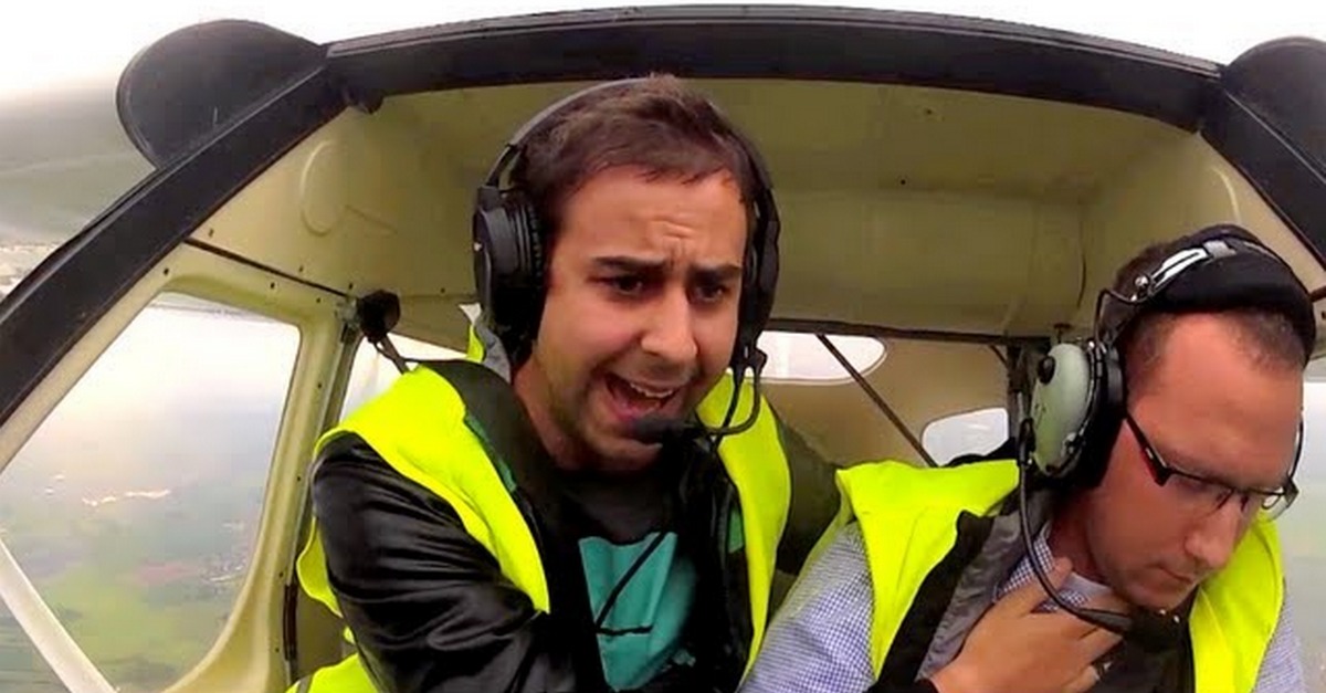 Piloto de avião simula desmaio e faz partida épica