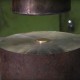 Esmagar moedas com uma prensa hidráulica