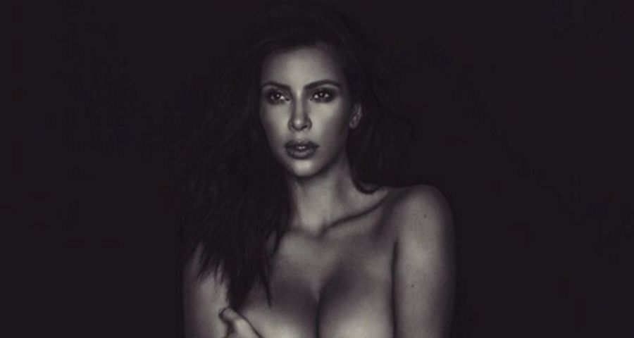 Kim Kardashian volta a postar foto nua, desta vez no Twitter