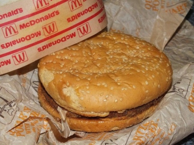 Descobre o que aconteceu a este hambúrguer guardado durante 20 anos