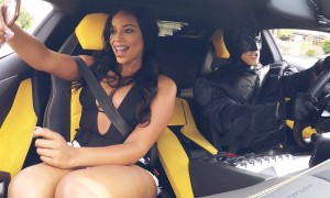Batman é motorista da Uber com o seu Lamborghini