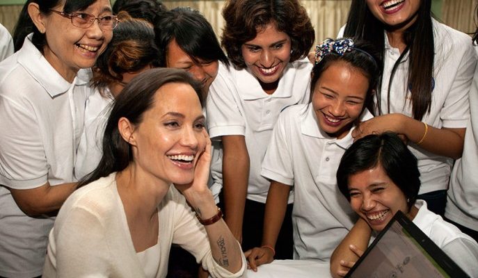 Angelina Jolie vai dar aulas