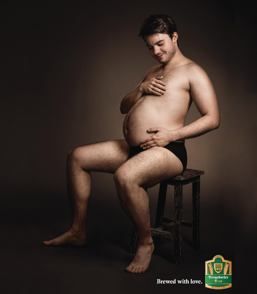 Marca alemã faz campanha com homens &#8220;grávidos de cerveja&#8221;