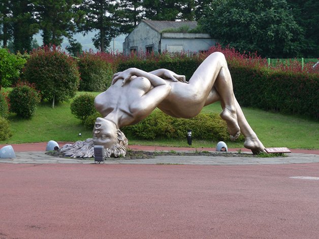 Este parque de esculturas eróticas, também está carregado de bom humor