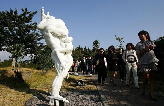Este parque de esculturas eróticas, também está carregado de bom humor