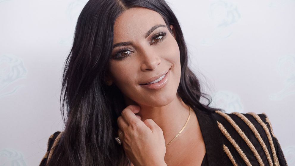 Kim Kardashian posta foto, e volta a incendiar o Instagram