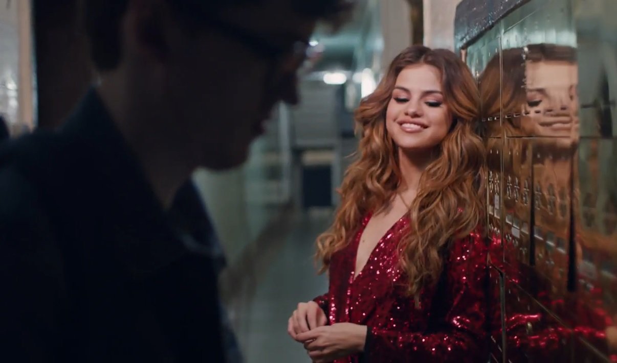 Selena Gomez sensual no novo anúncio da Verizon