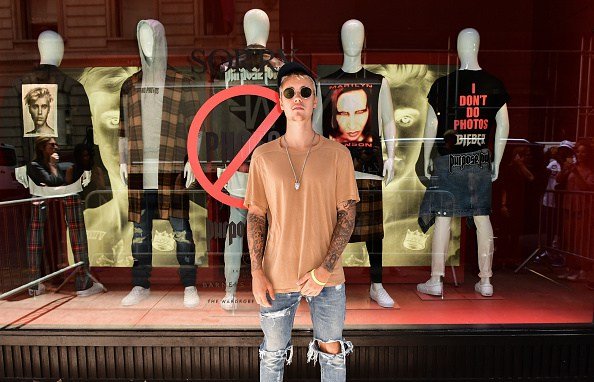 “No Photos”, imagem da nova linha de roupa de Justin Bieber que já está à venda