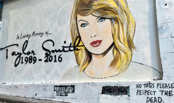 Alguém decidiu pintar este mural em memória de Taylor Swift