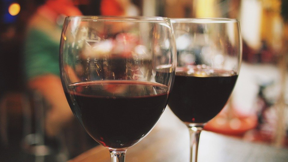 8 Razões que fazem o vinho ser muito melhor que qualquer namorado