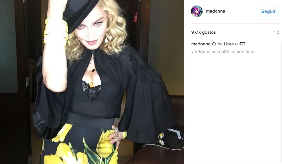 Madonna celebra os 58 num bar em Cuba a dançar em cima do balcão