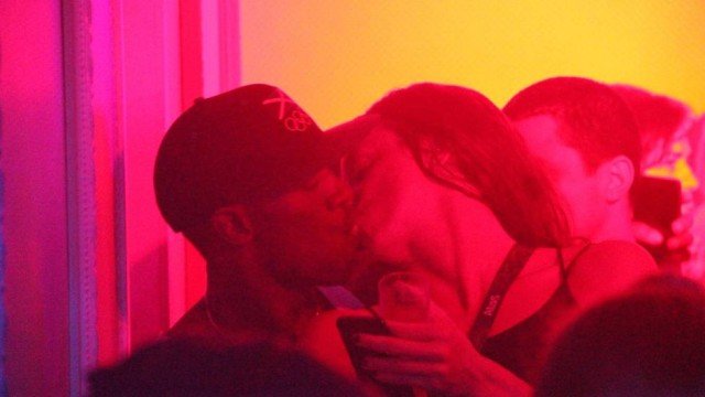 Afinal, Usain Bolt beijou outra mulher na discoteca, antes de dormir com a estudante
