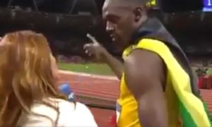 Usain Bolt pára entrevista para respeitar o hino de outro país
