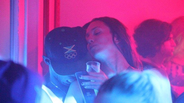 Afinal, Usain Bolt beijou outra mulher na discoteca, antes de dormir com a estudante