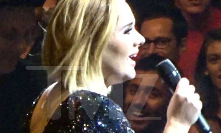 Adele dedica concerto a Brad Pitt e Angelina Jolie