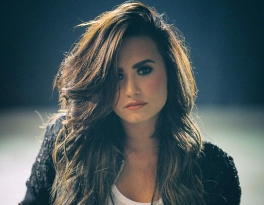 Demi Lovato : &#8220;Na escola assinaram uma petição para que me suicidasse&#8221;