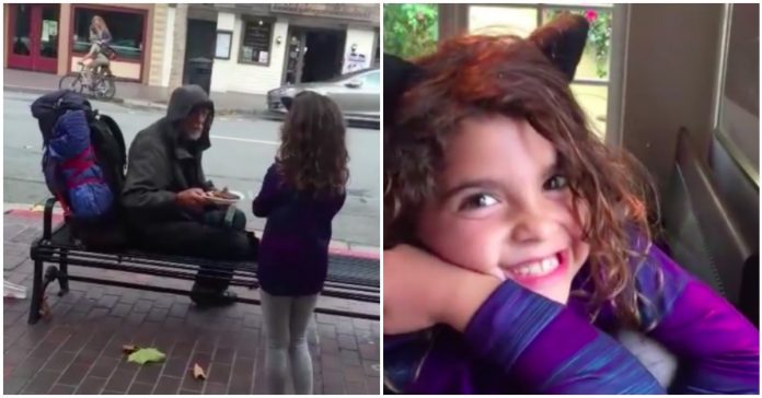 Menina de 8 anos sai do restaurante para oferecer refeição a sem-abrigo