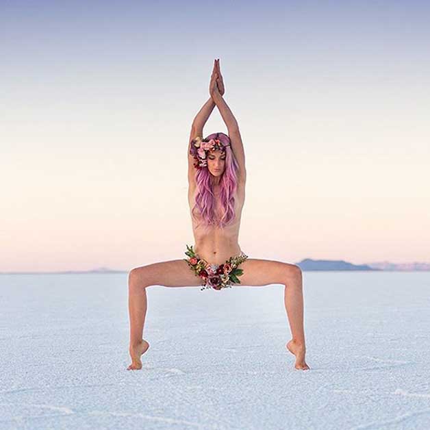 Foi violada, superou tendência suicida, e virou inspiração através do Yoga