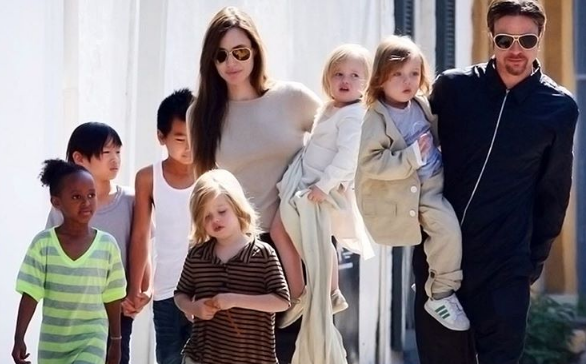 Angelina Jolie pediu a custódia dos seis filhos