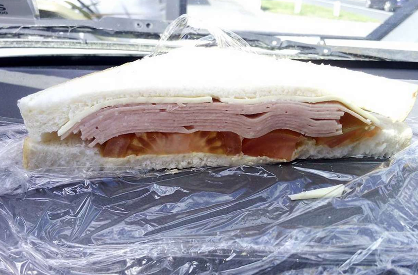 Esta sandwich está a provocar uma discussão acesa nas redes sociais