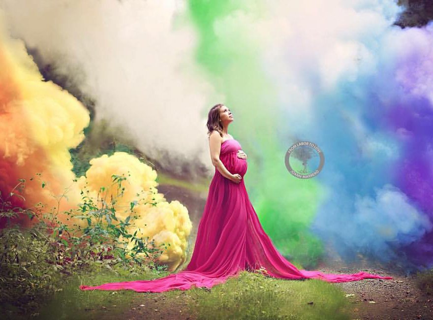 Depois de 6 abortos, esta mãe celebra a gravidez com sessão de fotos colorida