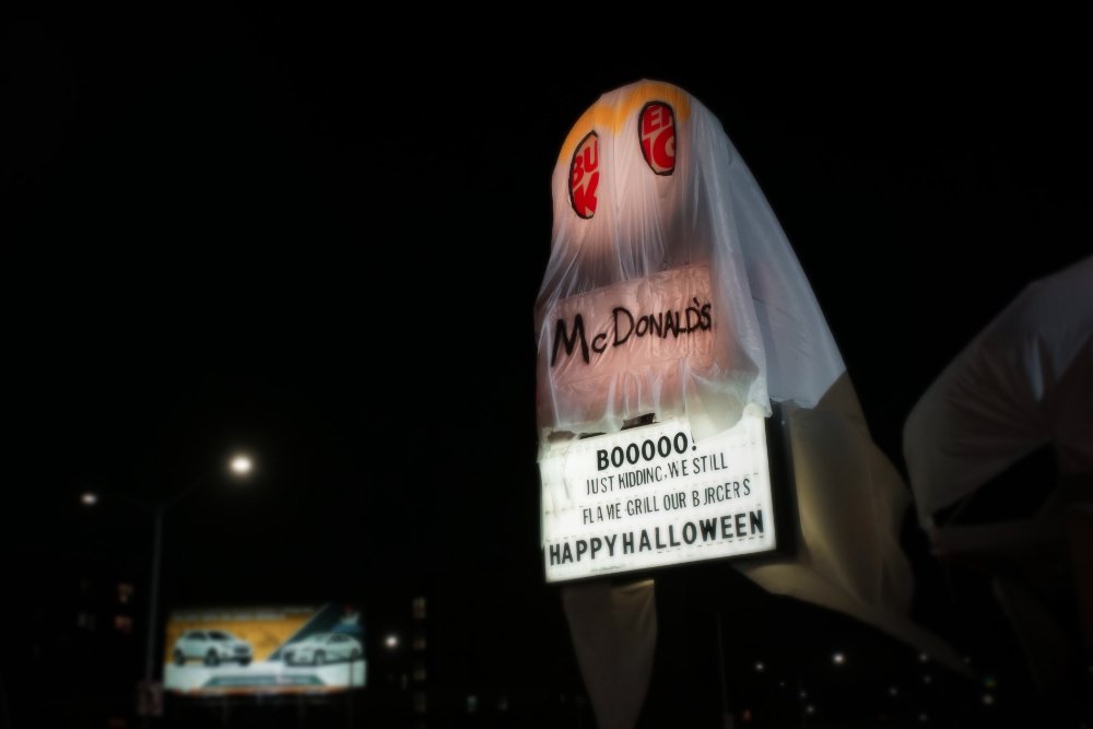 Neste Halloween o Burger King mascarou-se de McDonald’s