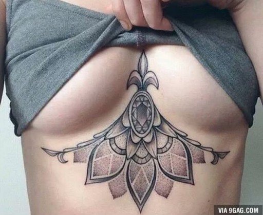 10 tatuagens geniais, feitas debaixo do peito