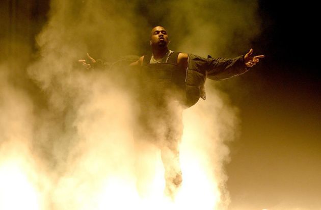 Kanye West vaiado em concerto depois de dizer que apoia Donald Trump