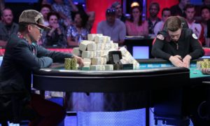 Poker: jogador faz bluff épico, e ganha 8 milhões