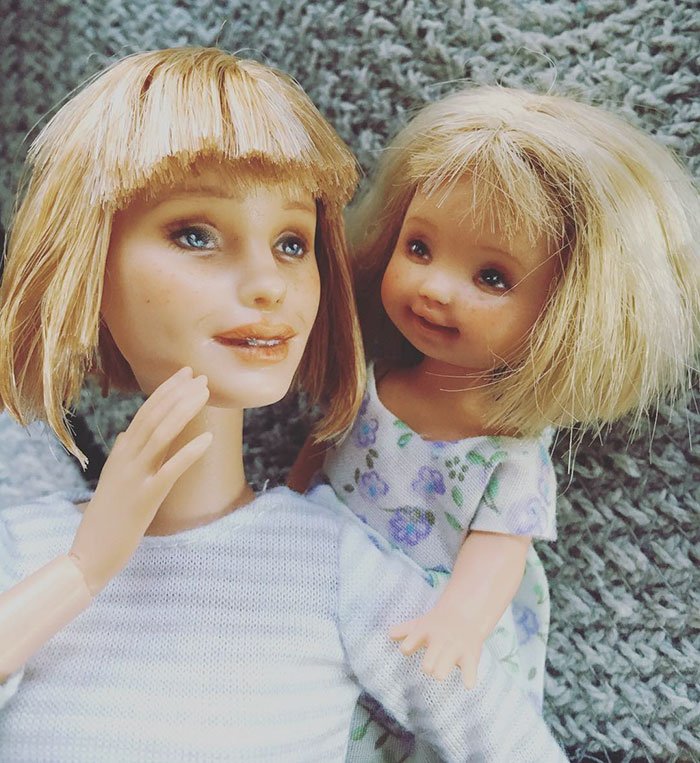 Mãe cria Barbie que amamenta em público, para acabar com o estigma