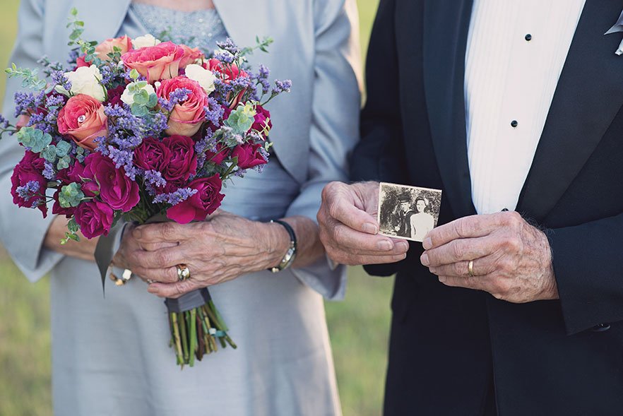 70 anos depois tiraram as fotos do casamento, com o amor ainda no ar