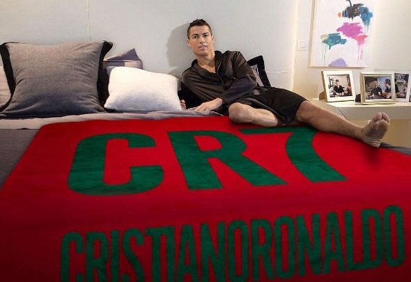 Cristiano Ronaldo leva crianças a passar uma noite no seu hotel da Madeira