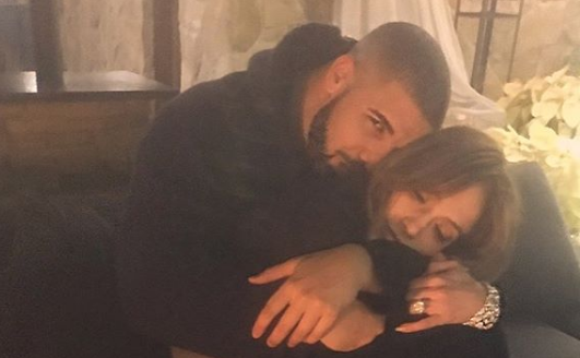 Drake e Jennifer Lopez assumiram o namoro