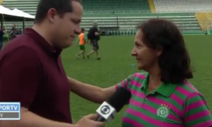 Mãe de guarda-redes do Chapecoense, fala da morte do filho, e acaba a confortar o jornalista