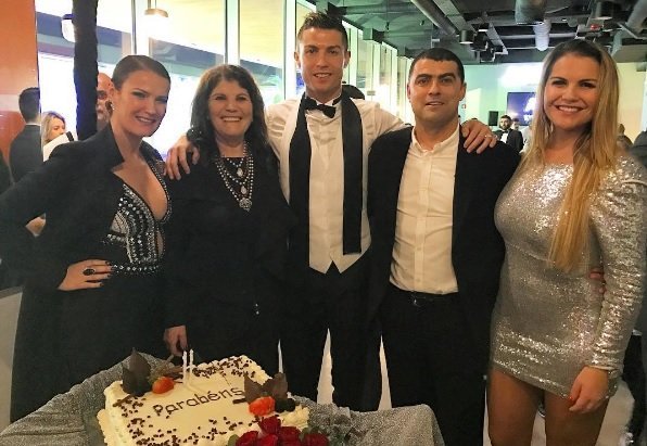 Cristiano Ronaldo entra em 2017 com família e namorada na Madeira