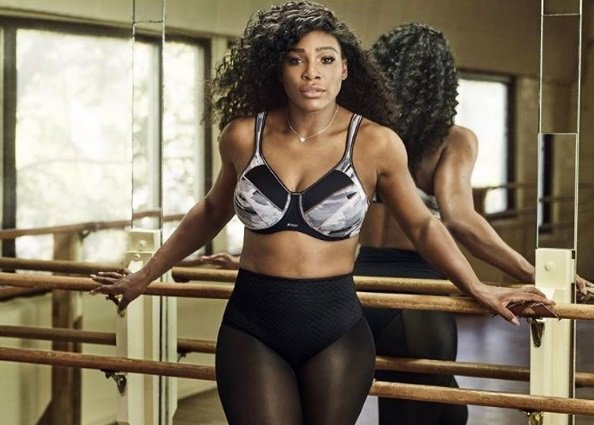 Serena Williams despe-se e dança para promover marca de lingerie desportiva