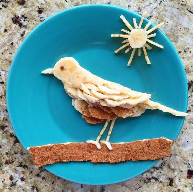 Pai super criativo faz obras de arte com bananas para o pequeno-almoço da filha