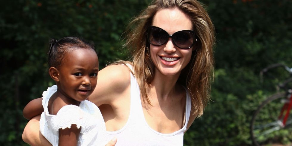 Mãe da filha adotiva de Angelina Jolie quer retomar o contacto com a menina