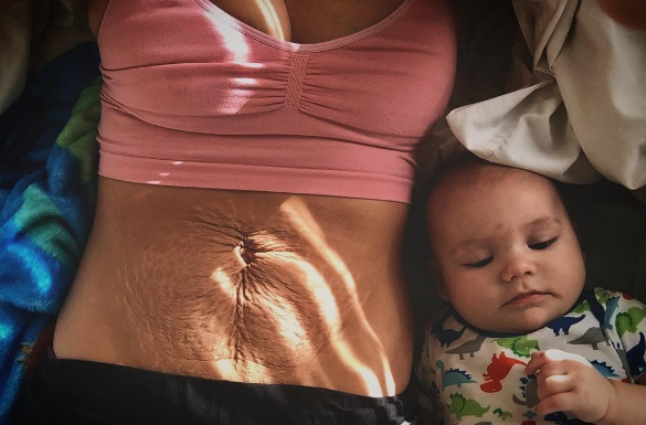 Mãe faz post inspirador, e explica como voltou a amar o corpo depois da gravidez