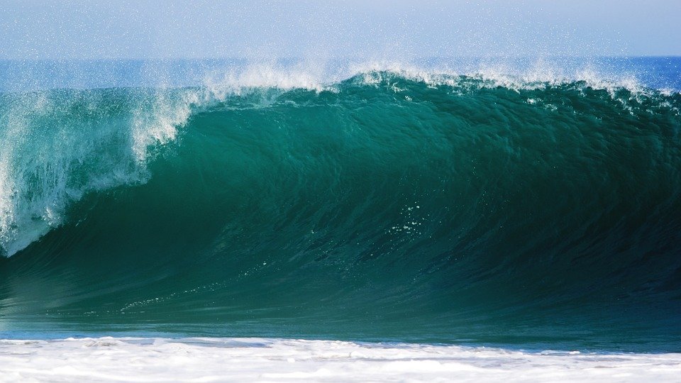 Aviso laranja: ondas podem chegar as 14 metros na costa portuguesa