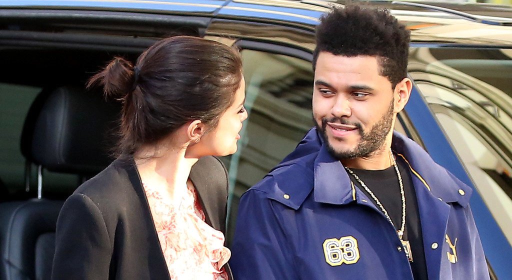 Selena Gomez e The Weeknd passeiam juntos em Itália
