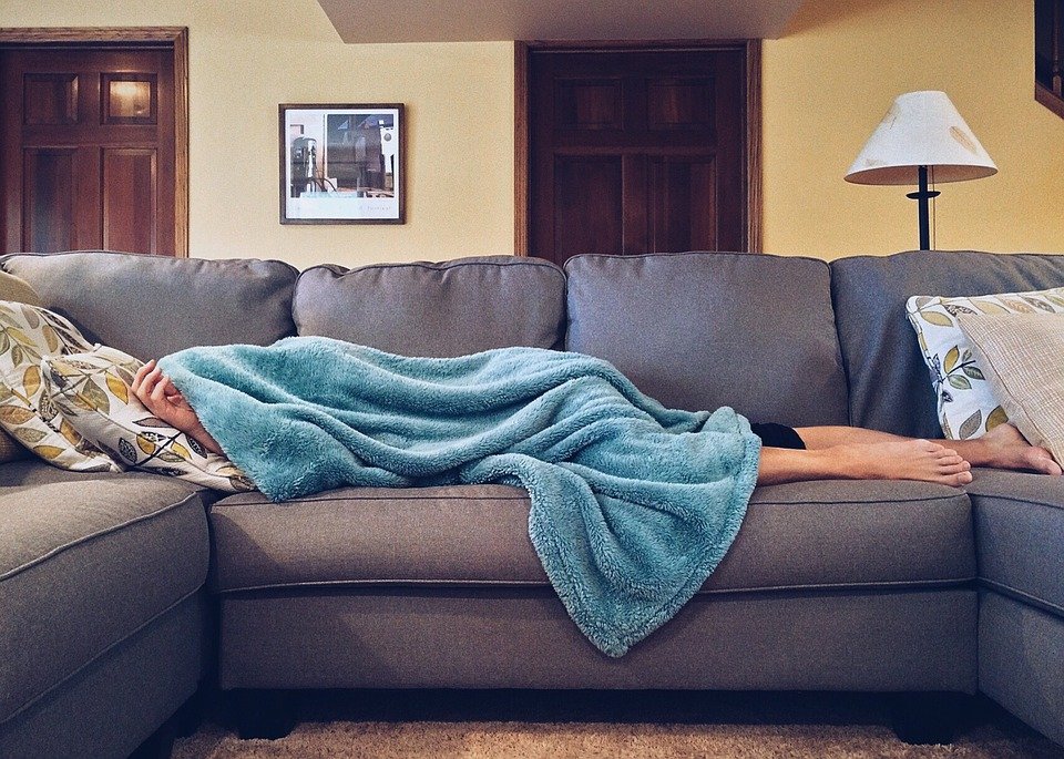 As mulheres devem ir para o sofá assim que chegam a casa, afirma estudo