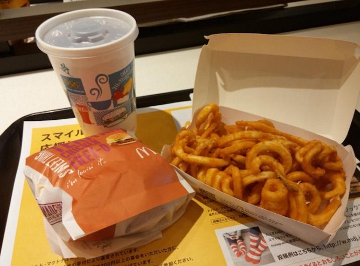 A McDonalds tem batatas fritas encaracoladas no Japão, e a internet está a salivar