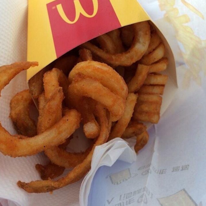 A McDonalds tem batatas fritas encaracoladas no Japão, e a internet está a salivar
